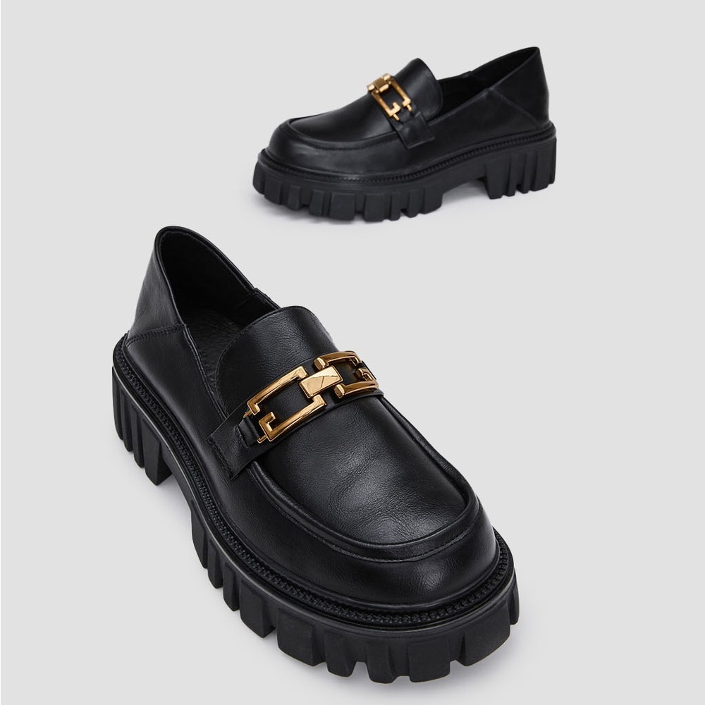 (SOLD) Lattelier Leather Black Loafers With Chain (READ DESCRIPTION)